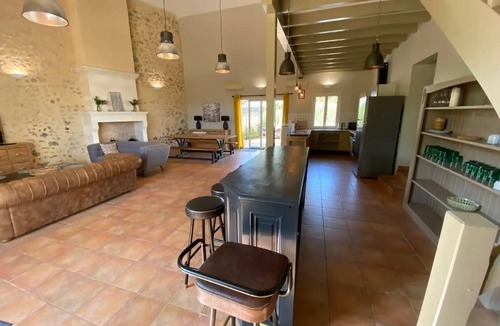 Chalais House | 210 m² House ∙ 5 bedrooms ∙ 10 guests