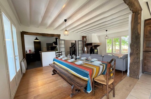 Saint-Jean-le-Vieux House | 218 m² Gîte ∙ 6 bedrooms ∙ 11 guests