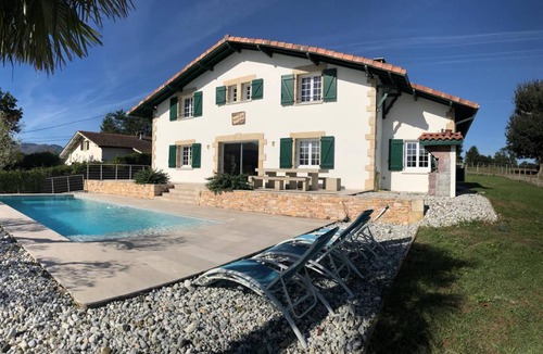 Ahaxe-Alciette-Bascassan House | 220 m² Gîte ∙ 5 bedrooms ∙ 11 guests