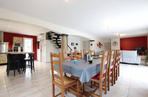 Ahaxe-Alciette-Bascassan House | 220 m² Gîte ∙ 5 bedrooms ∙ 11 guests
