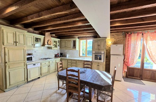 Calviac-en-Perigord Cottage | 220 m² Cabin ∙ 6 bedrooms ∙ 12 guests