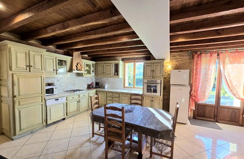 Calviac-en-Perigord House | 220 m² Gîte ∙ 6 bedrooms ∙ 12 guests