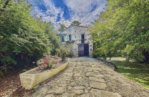 Roquebrune House | 220 m² House ∙ 4 bedrooms ∙ 8 guests