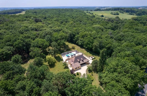 Rampieux House | 220 m² House ∙ 5 bedrooms ∙ 12 guests