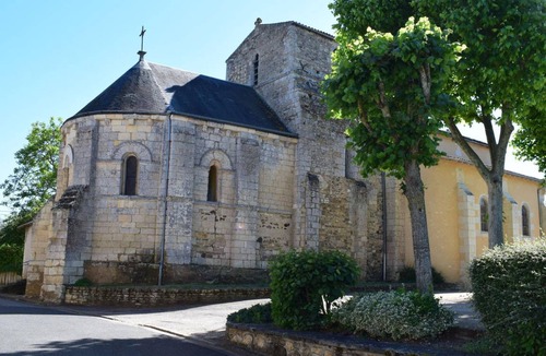 Saint-Jean-de-Sauves House | 230 m² House ∙ 2 bedrooms ∙ 8 guests