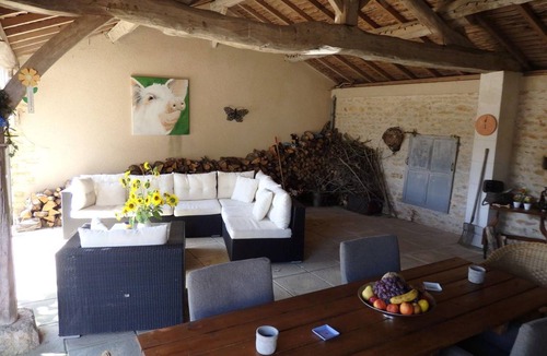 Saint-Jean-de-Sauves House | 230 m² House ∙ 2 bedrooms ∙ 8 guests