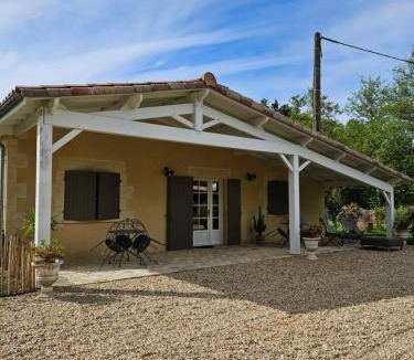 Etauliers Bed & Breakfast | 24 m² Bed and breakfast ∙ 2 guests