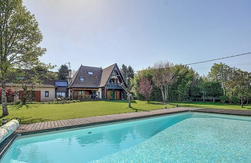 Varetz House | 240 m² Gîte ∙ 5 bedrooms ∙ 10 guests