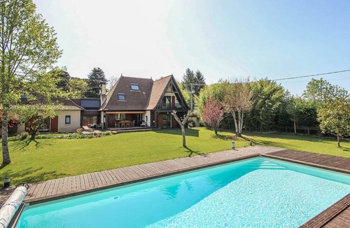 Varetz House | 240 m² Gîte ∙ 5 bedrooms ∙ 10 guests