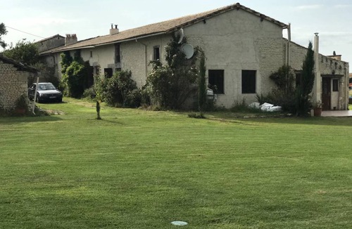 Pommiers-Moulons House | 240 m² House ∙ 6 bedrooms ∙ 15 guests