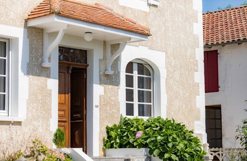 Donzacq House | 245 m² Gîte ∙ 5 bedrooms ∙ 10 guests