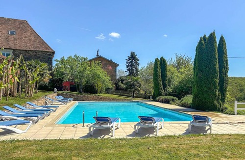 Jumilhac-le-Grand House | 248 m² House ∙ 4 bedrooms ∙ 10 guests