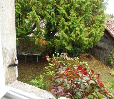 La Rochefoucauld Bed & Breakfast | 25 m² Bed and breakfast ∙ 3 guests