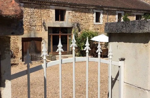 Saint-Pierre-de-Cole House | 250 m² House ∙ 4 bedrooms ∙ 8 guests