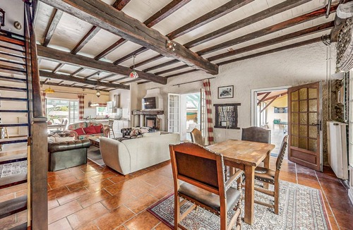 Escos House | 250 m² House ∙ 4 bedrooms ∙ 8 guests