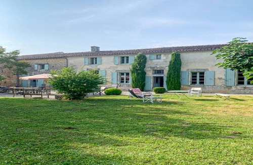 Geay House | 250 m² House ∙ 5 bedrooms ∙ 8 guests