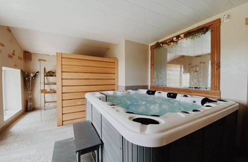 Prisse-la-Charriere House | 260 m² House ∙ 5 bedrooms ∙ 12 guests
