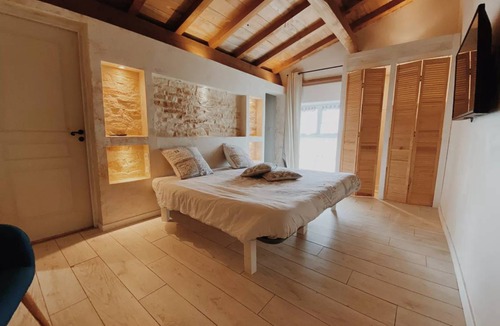 Prisse-la-Charriere House | 260 m² House ∙ 5 bedrooms ∙ 12 guests
