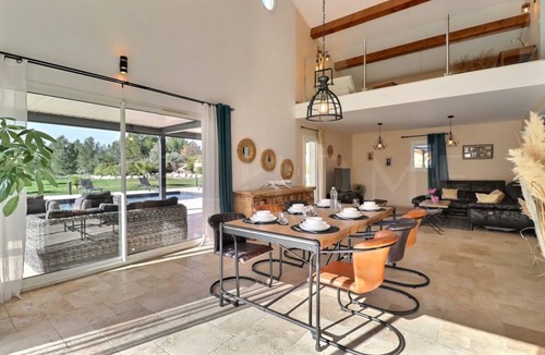 Saint-Cannat House | 270 m² House ∙ 5 bedrooms ∙ 10 guests