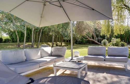 Saint-Loubes House | 280 m² House ∙ 4 bedrooms ∙ 9 guests