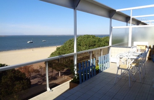 Arcachon Apartment | 3-Bed Apt in Central Arcachon, Sea View, Parking, Pets Allowed, Wifi