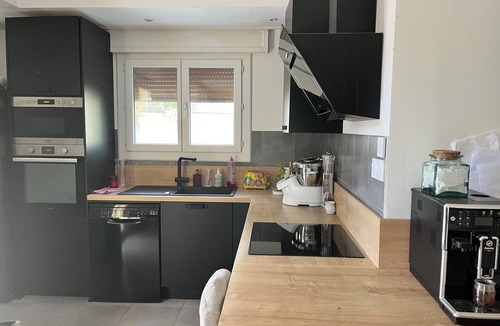 Hyeres City Centre Apartment | 3-bedroom apartment, garden level, in Hyeres town center, very quiet location.