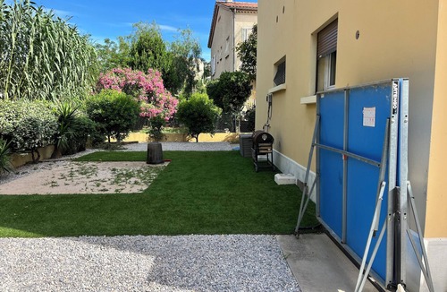 Hyeres City Centre Apartment | 3-bedroom apartment, garden level, in Hyeres town center, very quiet location.