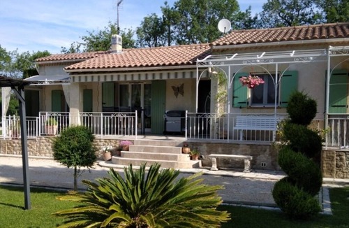 Menerbes Villa | 3-bedroom villa, sleeps 6 in the village of Eyguières near the Alpilles mountains