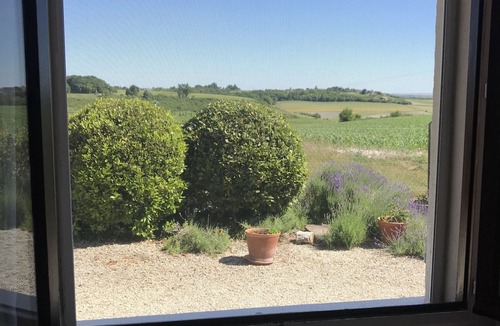 Floirac House | 3 bedroomed house with pool - a little bit of French tranquillity