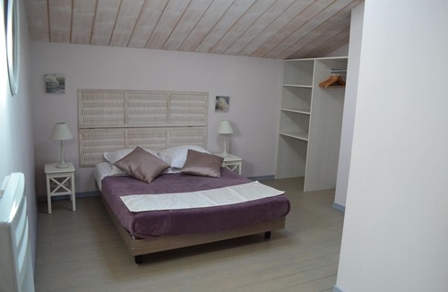 Prisse-la-Charriere Apartment | 3 Bedrooms Apartment In Prissé-La-Charrière