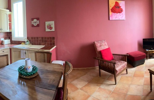 Sablet House | 3 épis gite in Provence with air conditioning and private swimming pool not overlooked