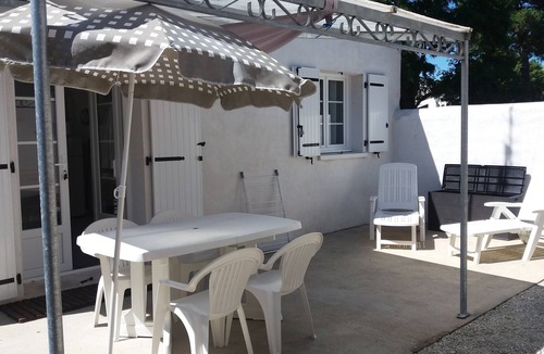 Etaules House | 3-star-rated cottage in a quiet, restful neighborhood