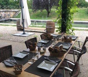 Buzet-sur-Baise Bed & Breakfast | 30 m² Bed and breakfast ∙ 3 guests