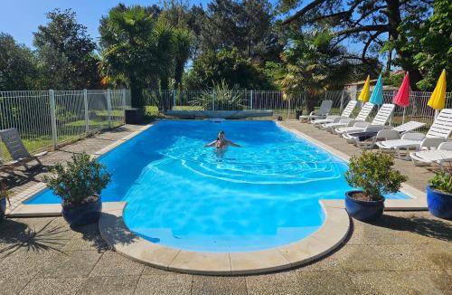 Queyrac Bed & Breakfast | 300 m² Bed and breakfast ∙ 8 bedrooms ∙ 22 guests