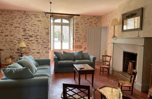 Mauleon House | 300 m² House ∙ 6 bedrooms ∙ 15 guests