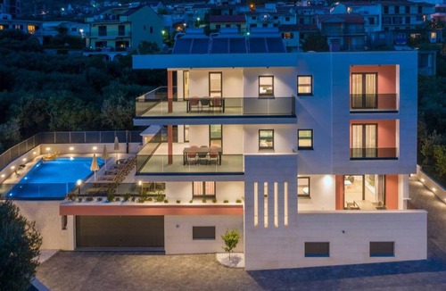 Umac House | 300 m² House ∙ 6 bedrooms ∙ 12 guests