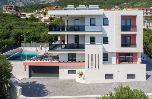 Umac House | 300 m² House ∙ 6 bedrooms ∙ 12 guests