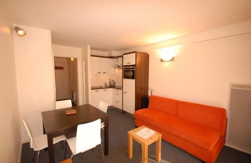 Eaux-Bonnes Apartment | 30m from ski slopes, 1st floor, view ski slopes, tv, 24m², Gourette