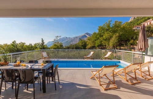 Brela House | 310 m² House ∙ 4 bedrooms ∙ 10 guests