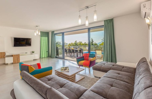 Brela House | 310 m² House ∙ 4 bedrooms ∙ 10 guests