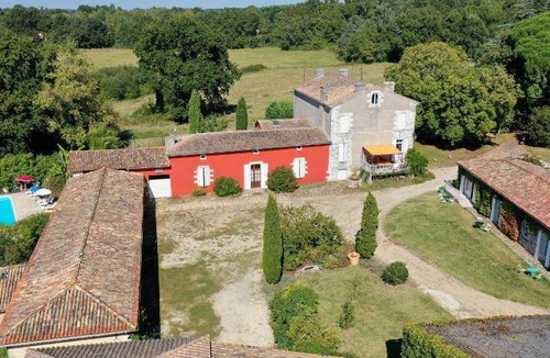 Montlieu la Garde Bed & Breakfast | 32 m² Bed and breakfast ∙ 10 guests