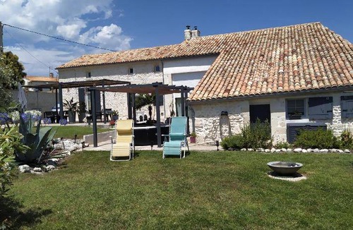 Saint-Georges-des-Agouts Bed & Breakfast | 33 m² Bed and breakfast ∙ 2 guests