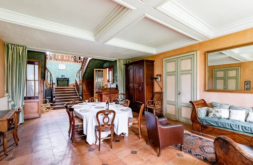 Montussan House | 340 m² House ∙ 5 bedrooms ∙ 10 guests