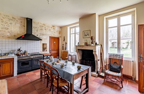Montussan House | 340 m² House ∙ 5 bedrooms ∙ 10 guests