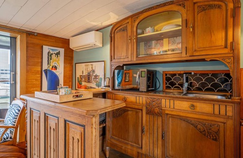 Bassins a Flot Boat Rental | 35 m² Houseboat ∙ 1 bedroom ∙ 2 guests
