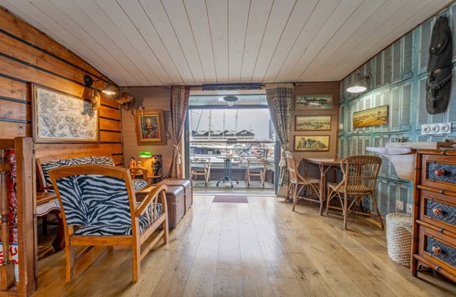 Bassins a Flot Boat Rental | 35 m² Houseboat ∙ 1 bedroom ∙ 2 guests