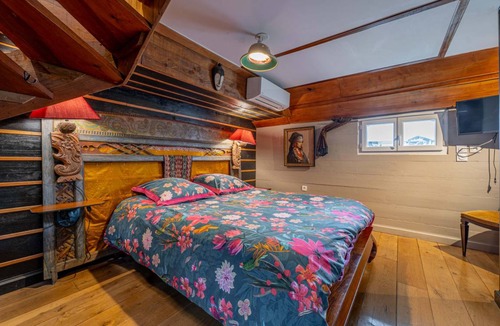 Bassins a Flot Boat Rental | 35 m² Houseboat ∙ 1 bedroom ∙ 2 guests