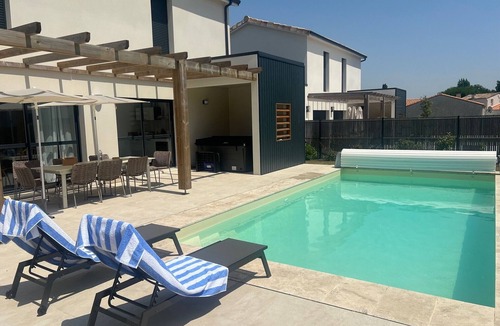 Saint-Augustin Villa | 4 bedroom + 4 bathroom Villa (15) with a pool & jacuzzi with tennis & petanque