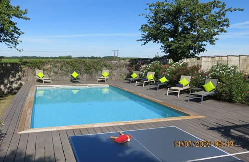 Louzac-Saint-Andre Cottage | 4 bedroom cottage set amongst the vineyards with own pool and garden