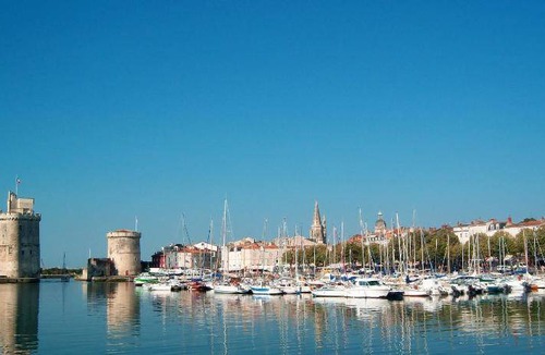 La Rochelle City Centre Apartment | 40 m² Serviced apartment ∙ 127 guests